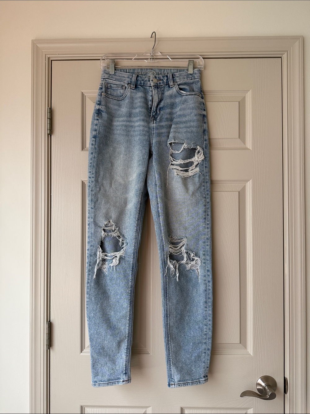 American Eagle Outfitters Light Blue Distressed High-Rise Jeans Curvy Mom Sz 2